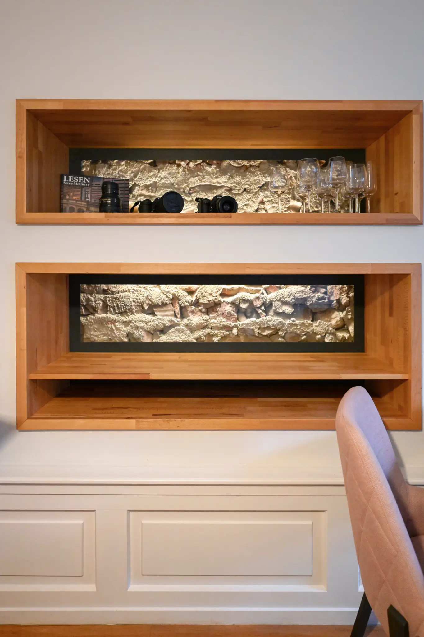 Natural wooden niches and warm living-room details